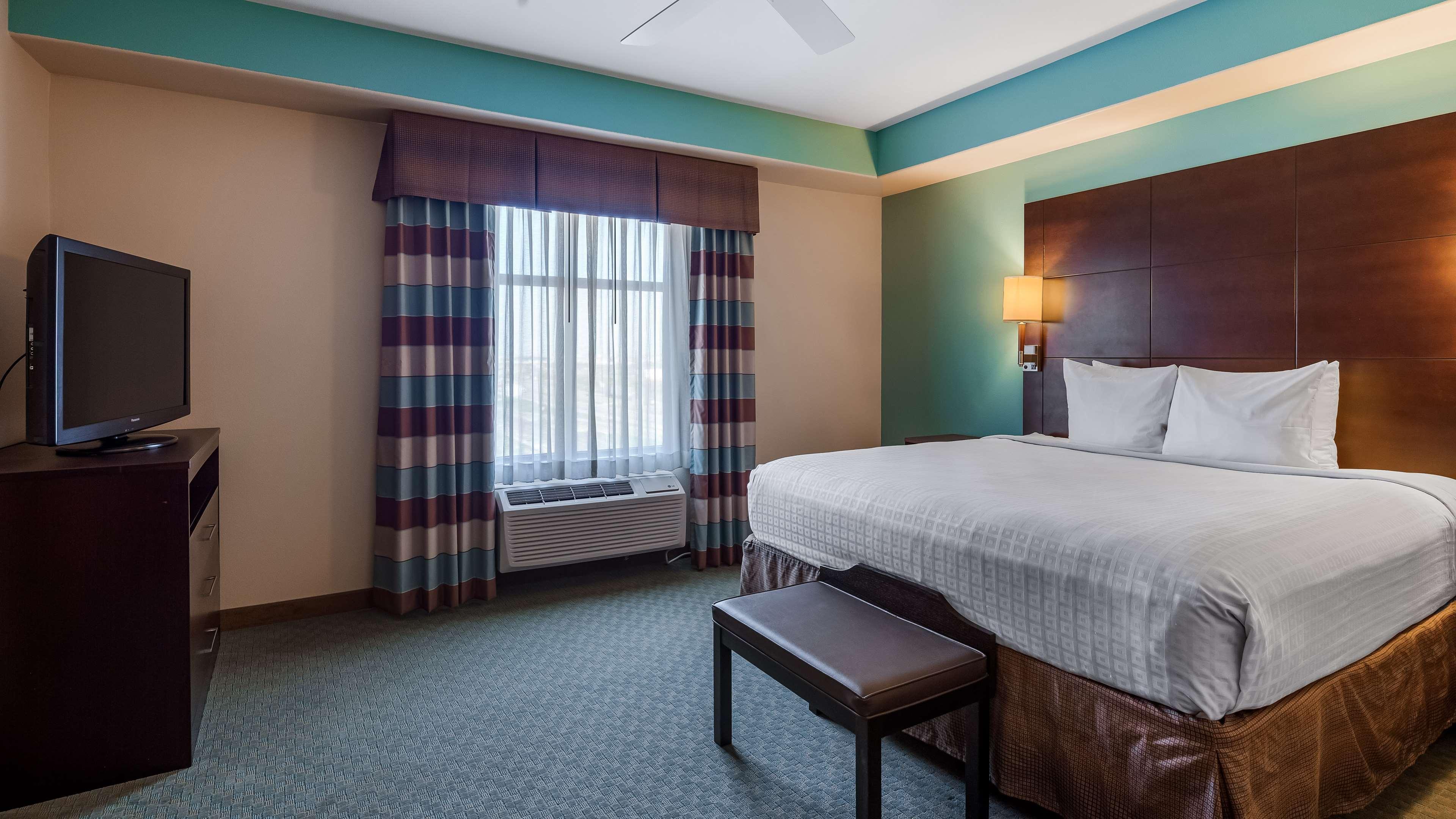 Best Western Plus Midland Suites Экстерьер фото